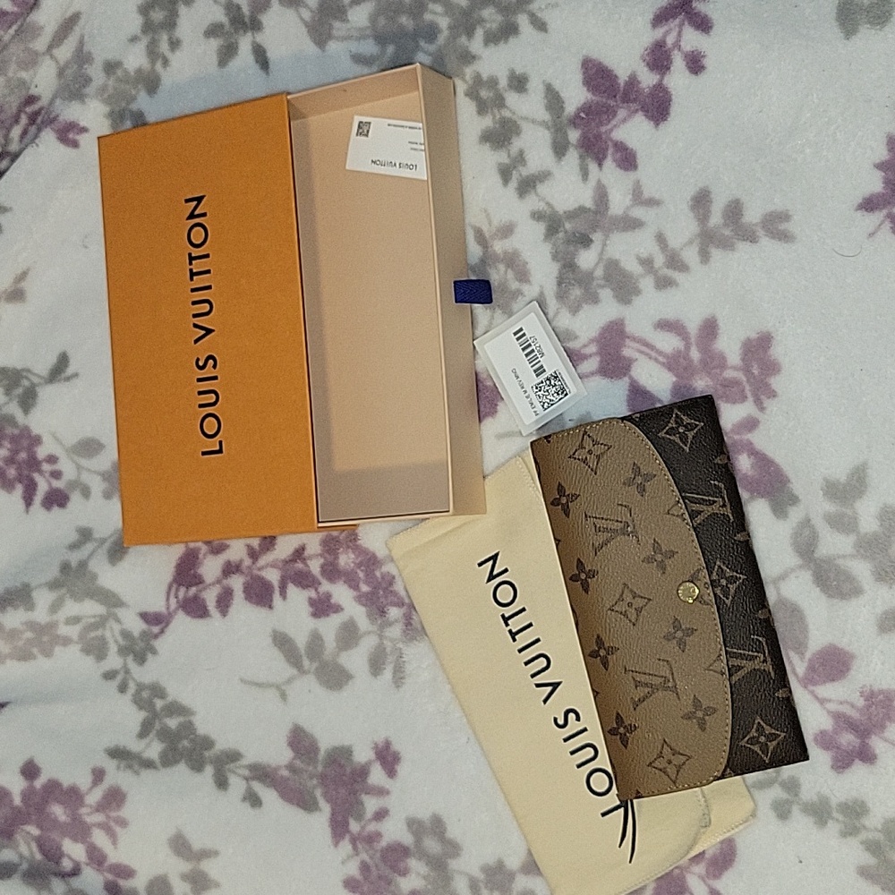 Authentic Louis Vuitton Emilie Wallet